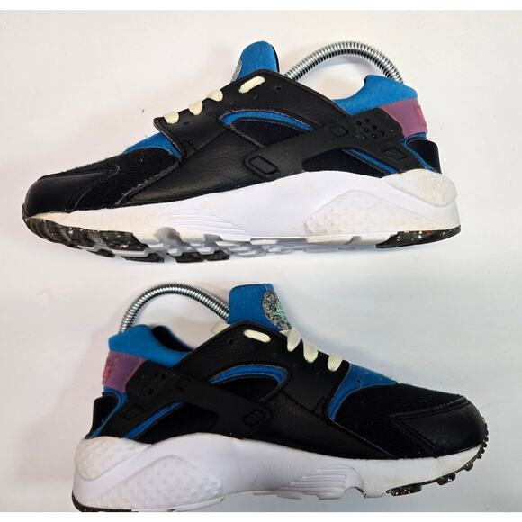 NIKE HUARACHE RUN GS E YOUTH SIZE 5.5 Y BLACK PHOTO BLUE RECYCLED DR0166 001 - Picture 2 of 7